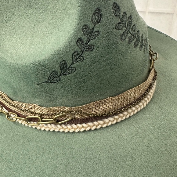 Elegant Green Women's Fedora with Artistic Pattern - Picture 3 of 5